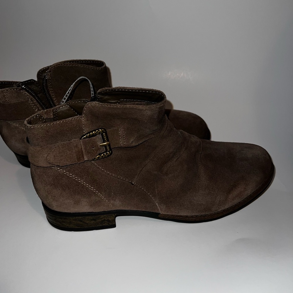 Earth ankle boot size 10 NWT